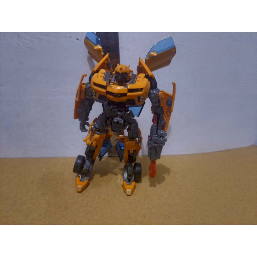 Transformers ROTF Bumblebee Deluxe Class