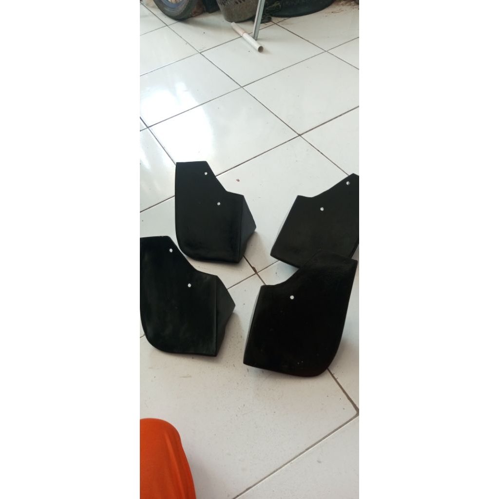 mudguard karpet lumpur Mitsubishi Kuda Grandia