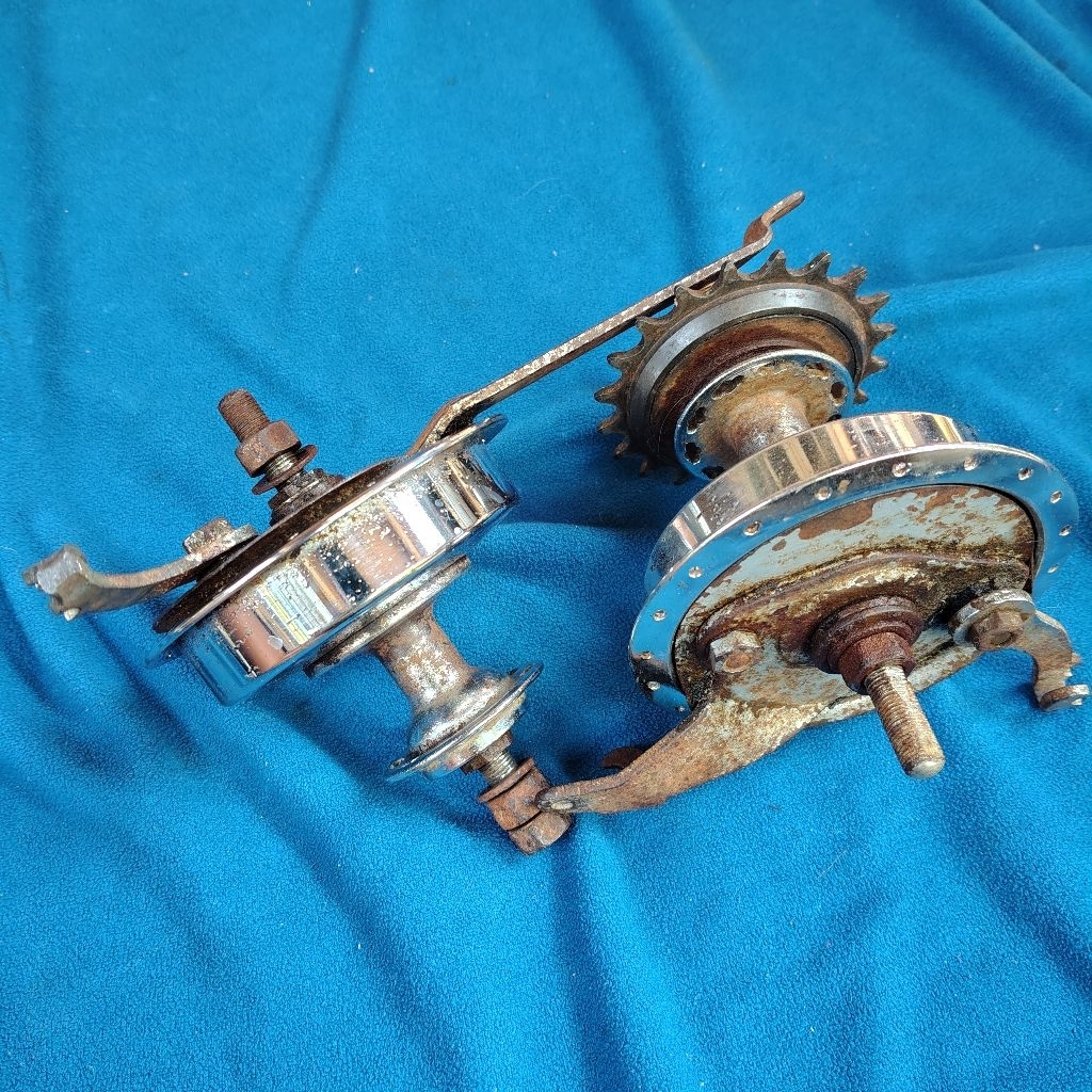 Tromol sepeda onthel tua merk Sturmey Archer England depan belakang