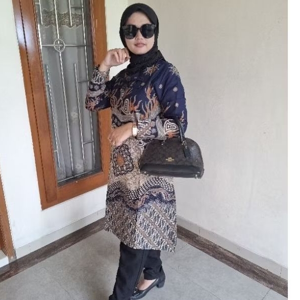 Baju Batik Wanita Tunik Motif Parang Biru Kain Katun Lapisan Tricot