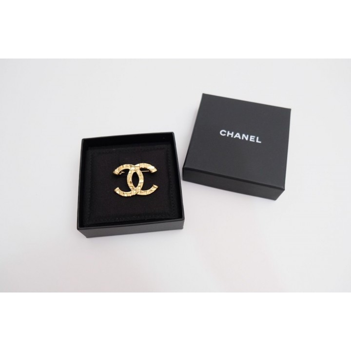 Chanel Brooch gold small Authentic By Ready Then Sold