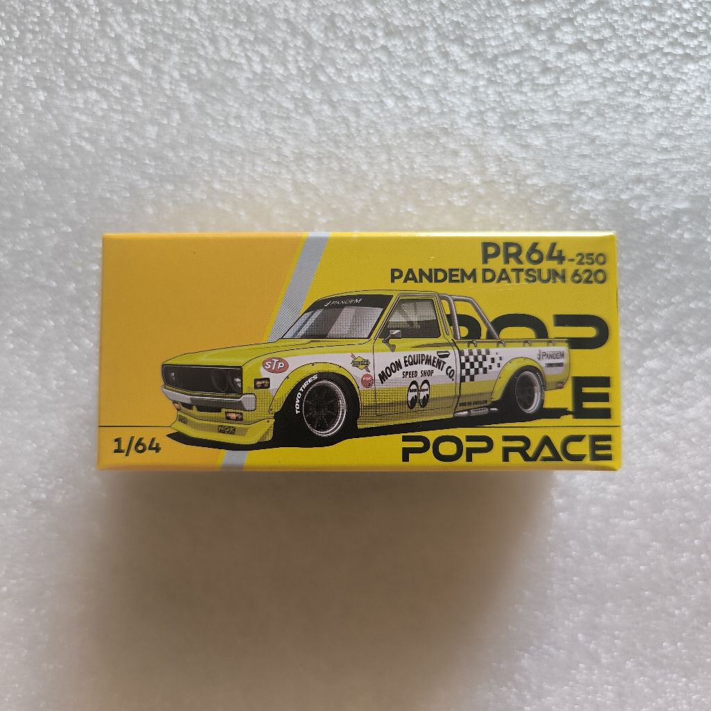 POP RACE 1/64 PANDEM DATSUN 620 PICKUP MOONEYES