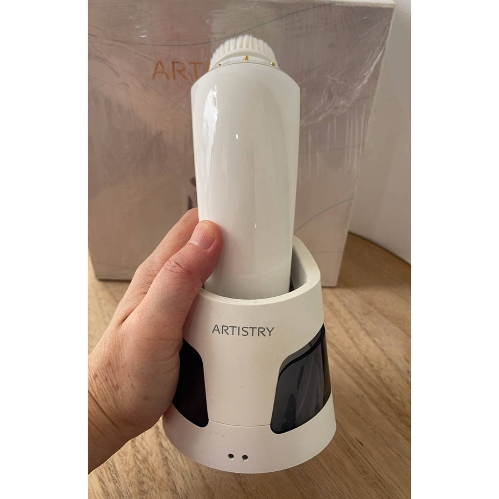 Artistry Cleansing Device