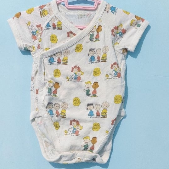 Uniqlo baby sleepsuit - motif Snoopy
