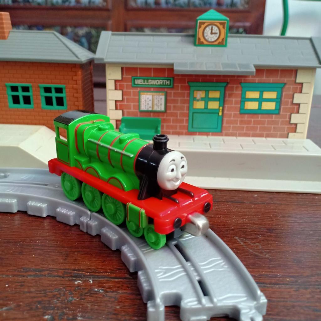 THOMAS and friends - HENRY - diecast - metal engine - VERSI MAGNETIC