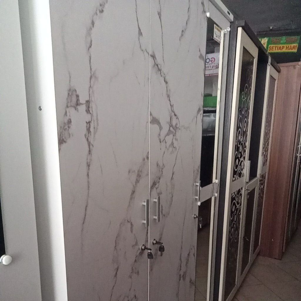 almari 3 pintu