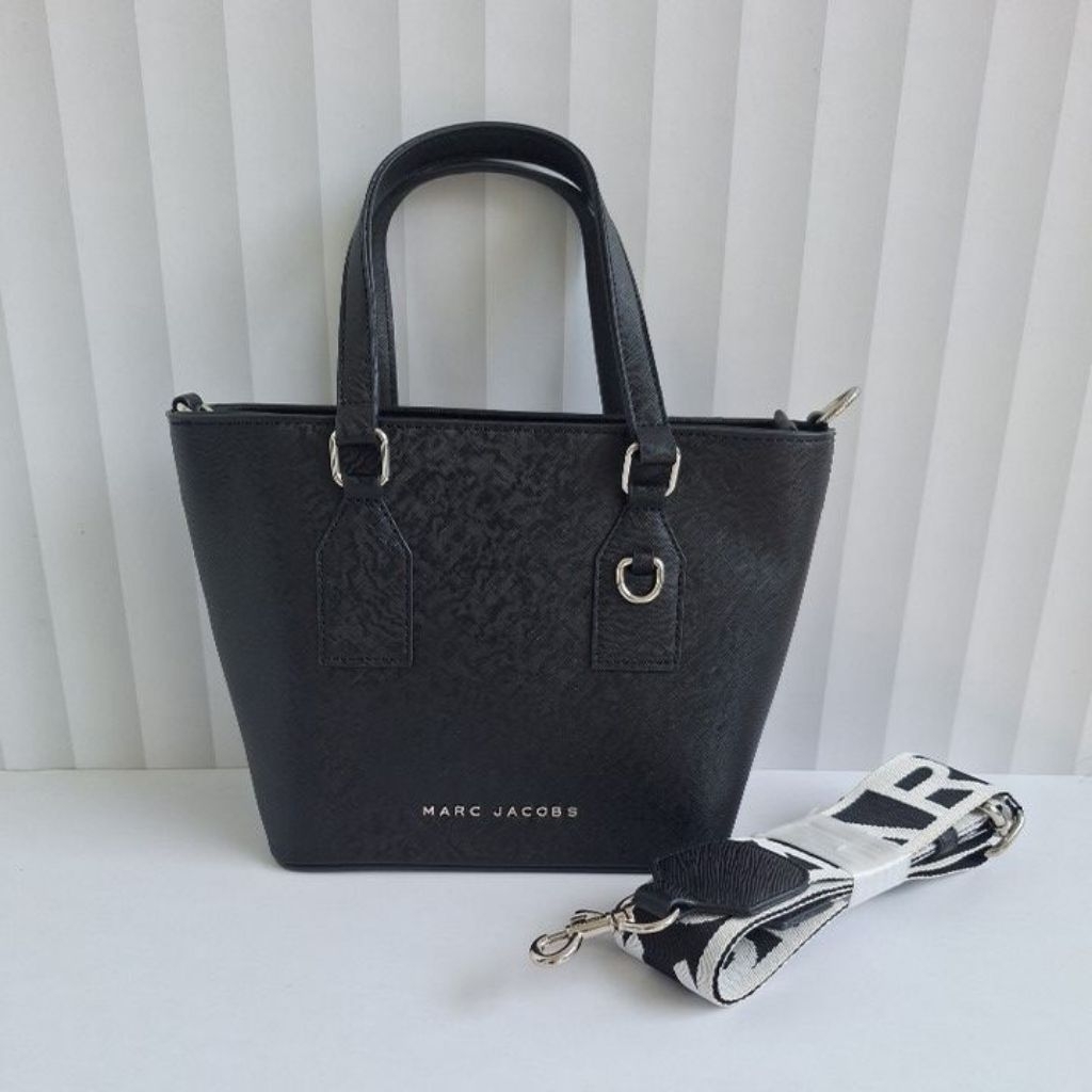 Preloved Mj Bucket Hitam like new