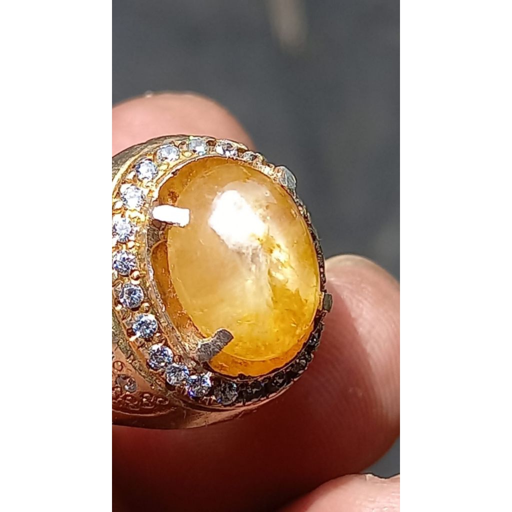YELLOW SAPPHIRE STAR CEYLON SRILANGKA