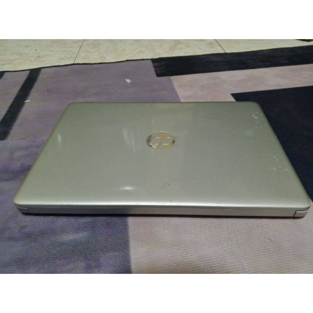 Laptop HP ryzen 3 3200U ram 8gb ssd 256gb nvme masih bagus siap pakai