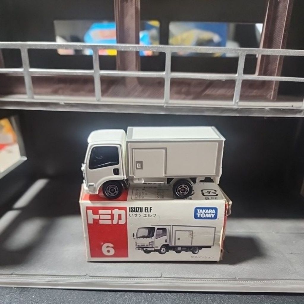 TOMICA Isuzu ELF