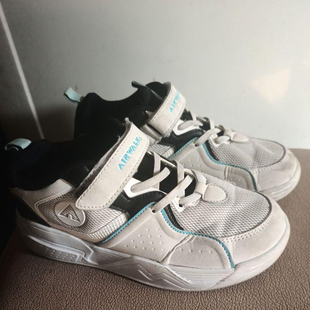 pl preloved sepatu anak putih hitam sekolah airwalk 35