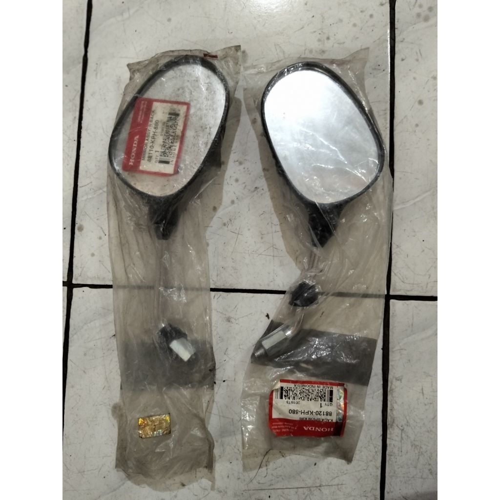 Spion sebelah kanan dan kiri untuk motor Karisma number part 88110KPH880 & 88120KPH880