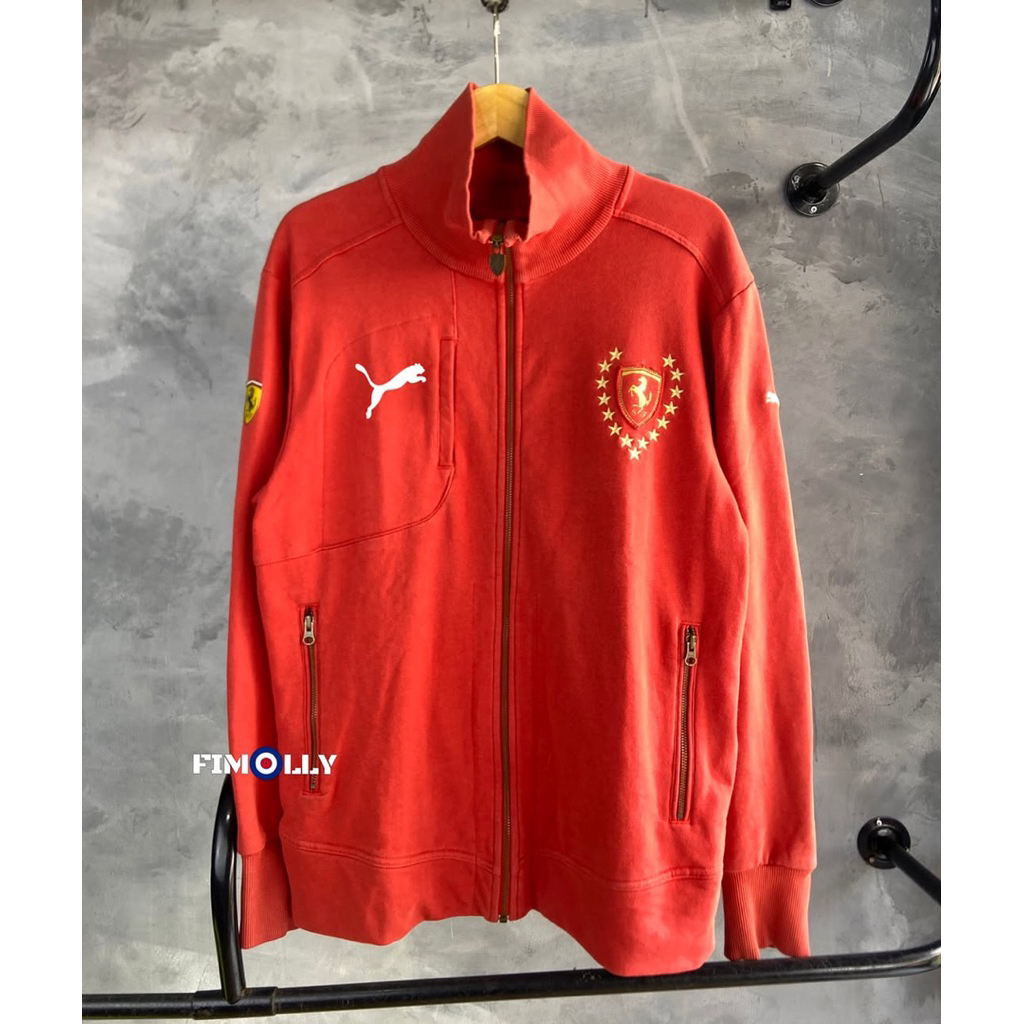Tracktop puma x Ferrari red colour
