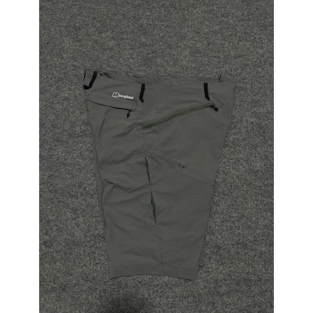celana pendek berghaus