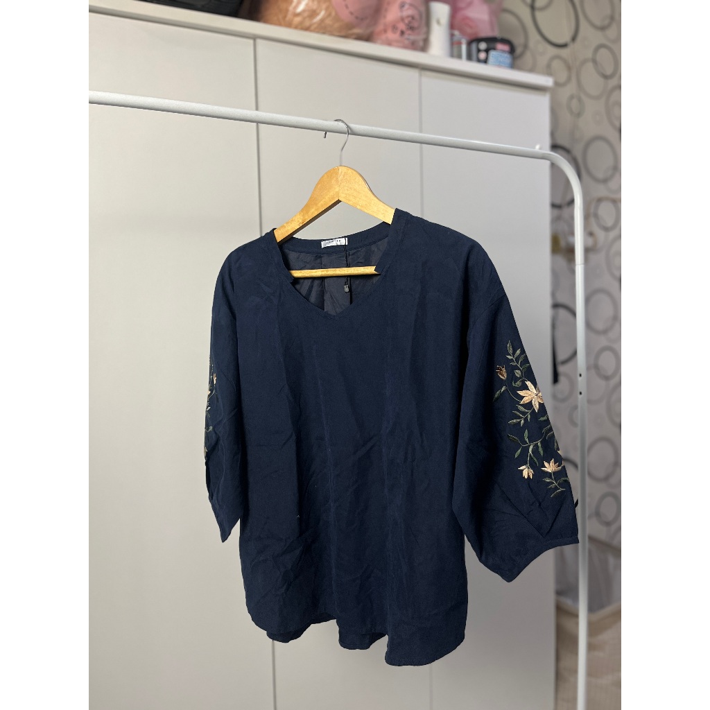 Blouse Biru Dongker Wanita