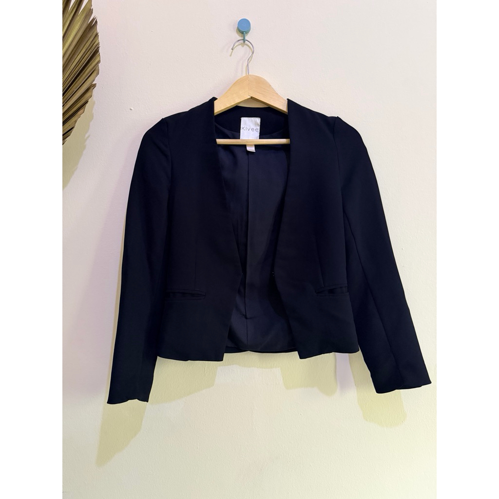 Blazer Hitam Kivee