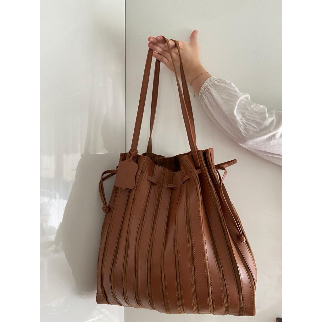 Preloved - Tas Kulit Medium Pleats Brown @kaynn.craft