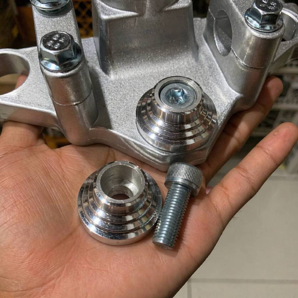 Baut Variasi Segitiga Atas RX King Baut Komstir Segitiga atas RX king RXS Stenlis
