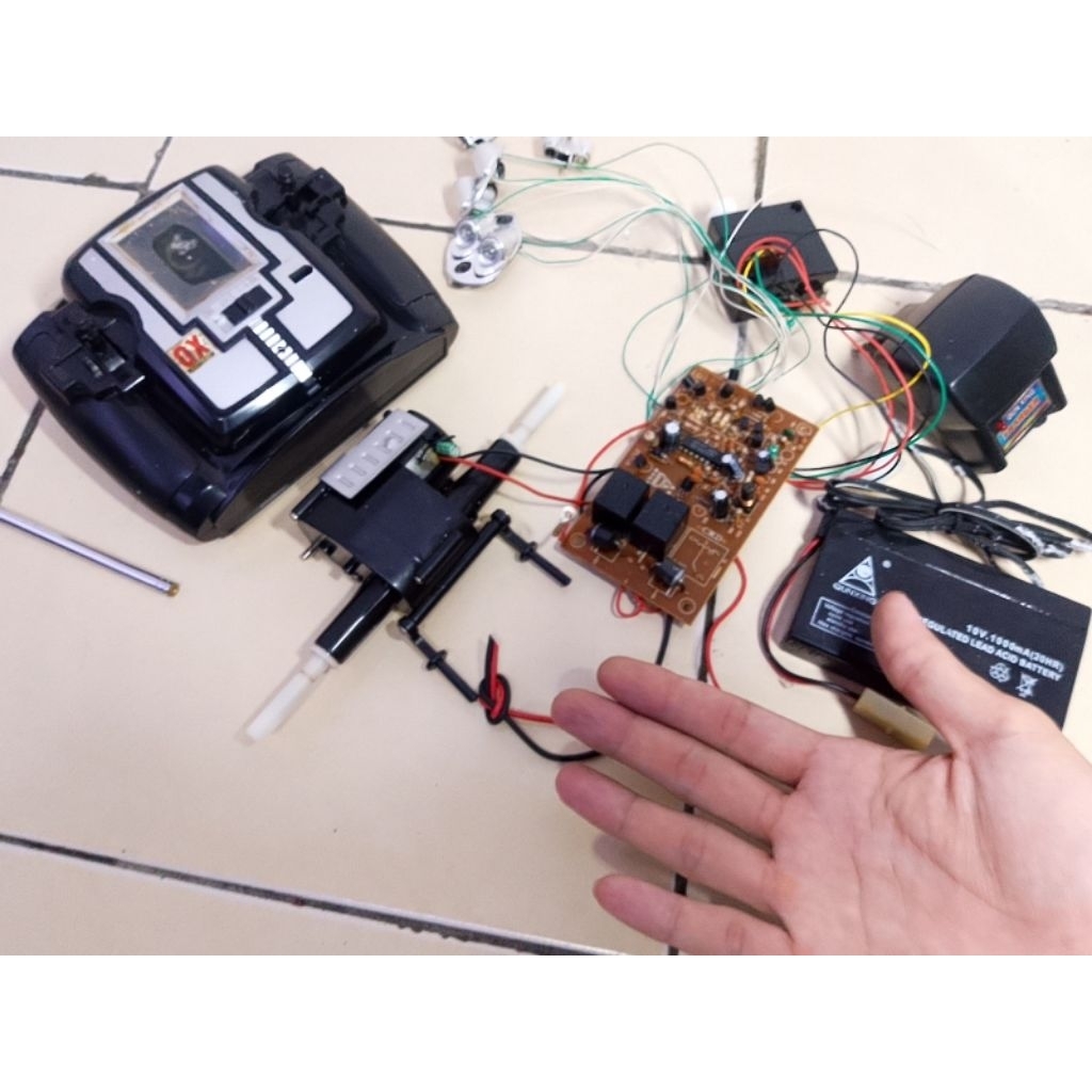 SESUAI FOTO MESIN ELEKTRONIK MOBIL RC JADUL BATERAI 2S FREKUENSI 27MHZ