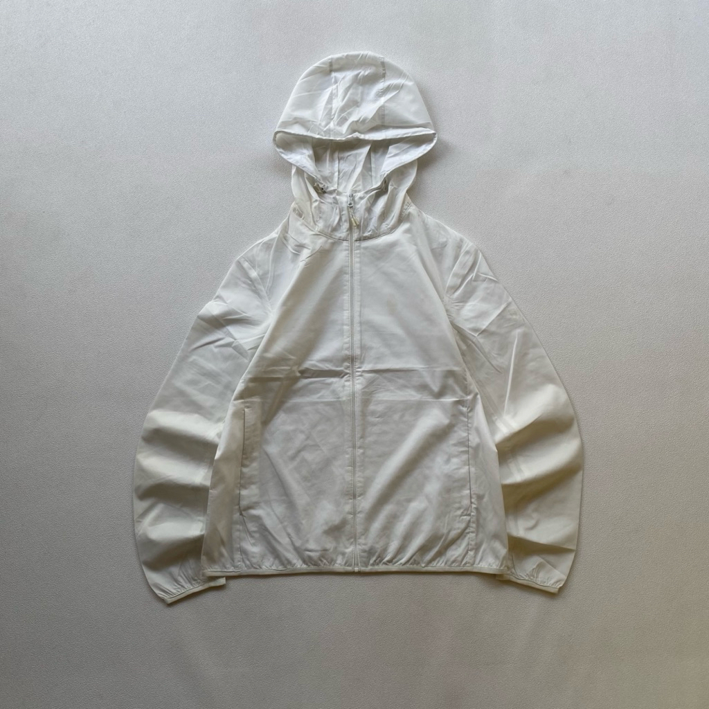 jaket uniqlo lightweight pocketable windbreaker hiking jaket