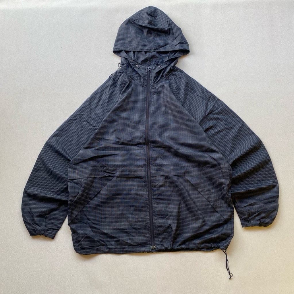 jaket uniqlo lightweight pocketable windbreaker hiking jaket