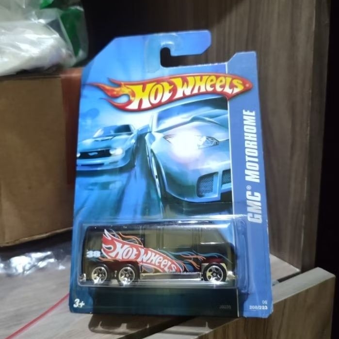 Hot Wheels Stars GMC Motorhome 208 diecast Mattel 2006