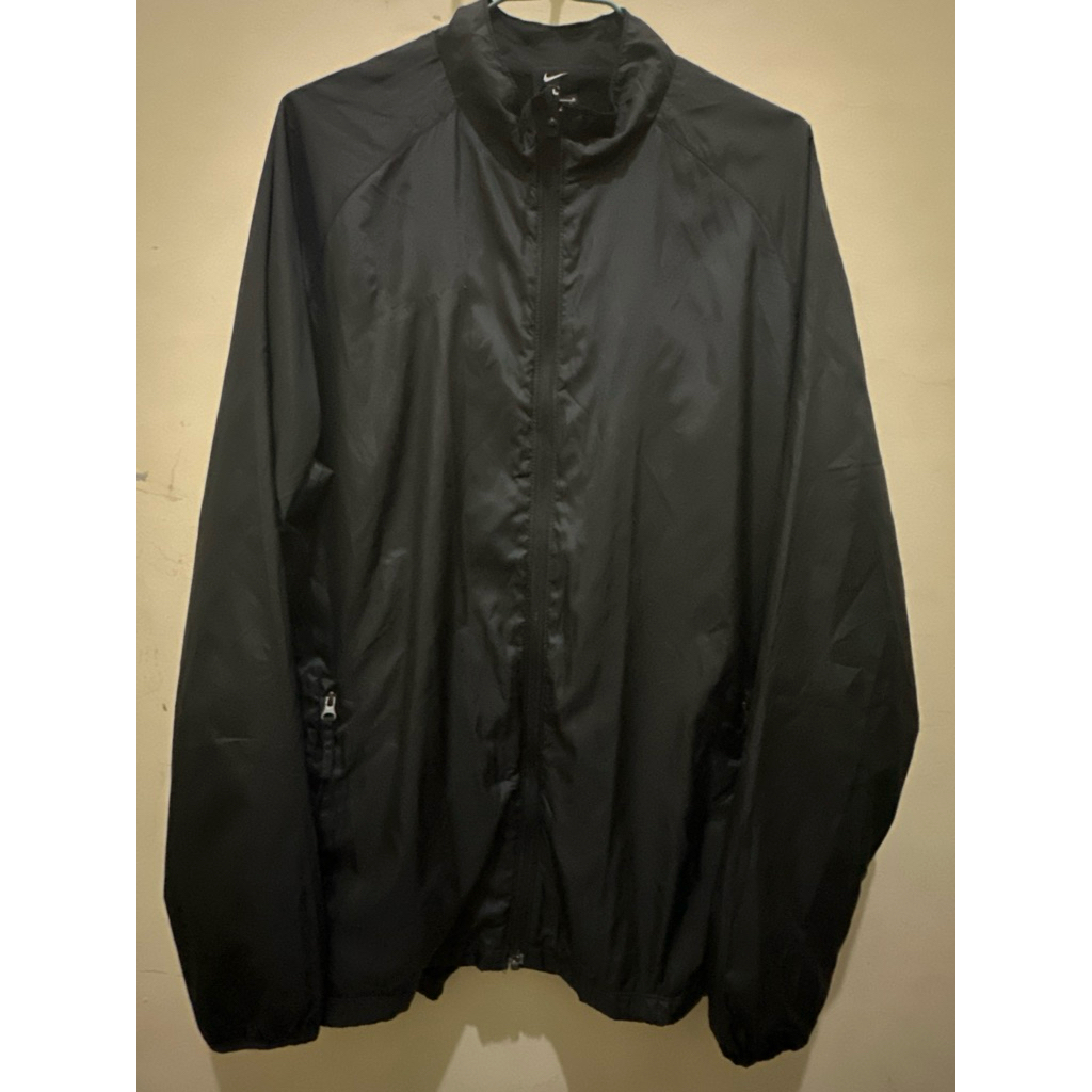 Jaket running nike hitam