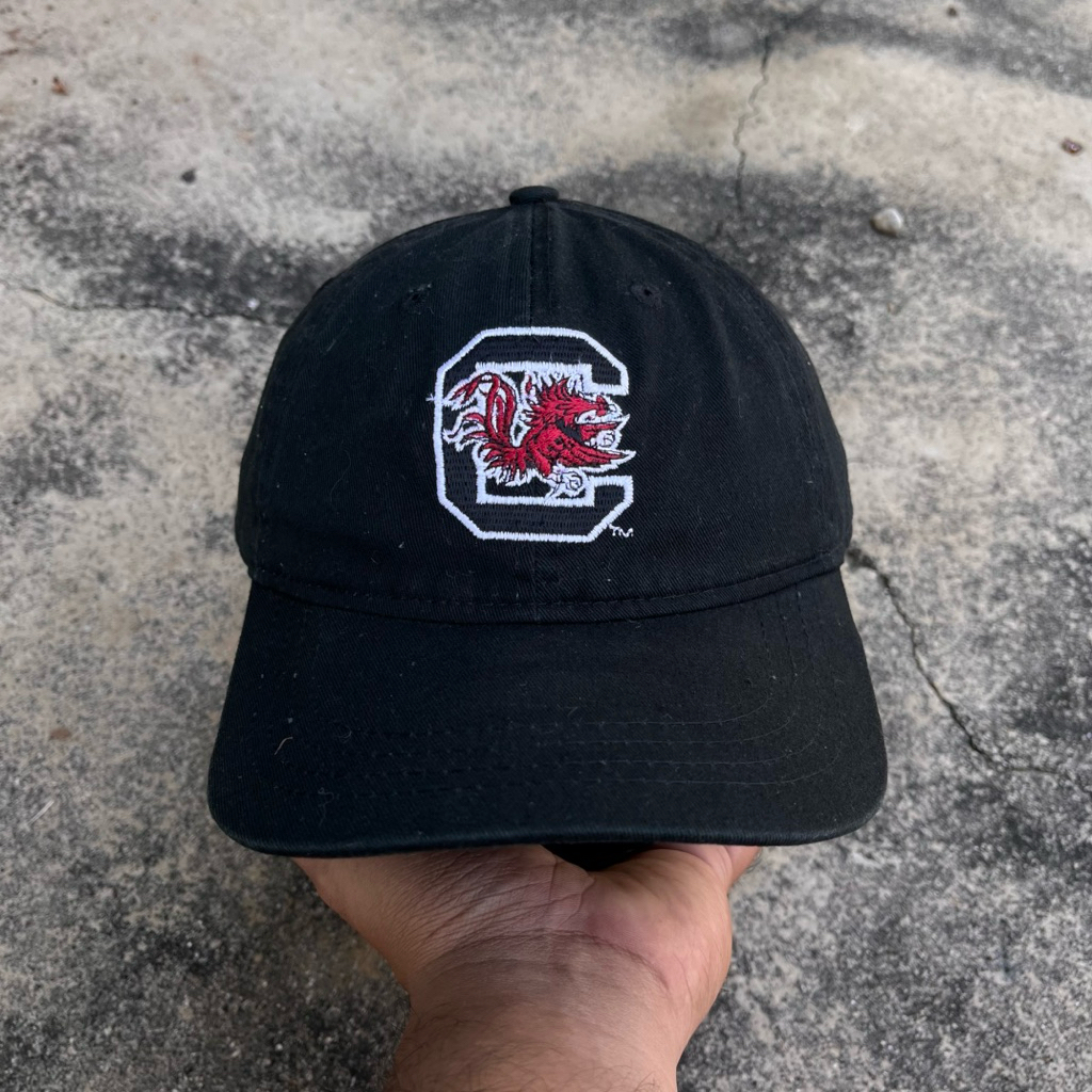 Topi logo C