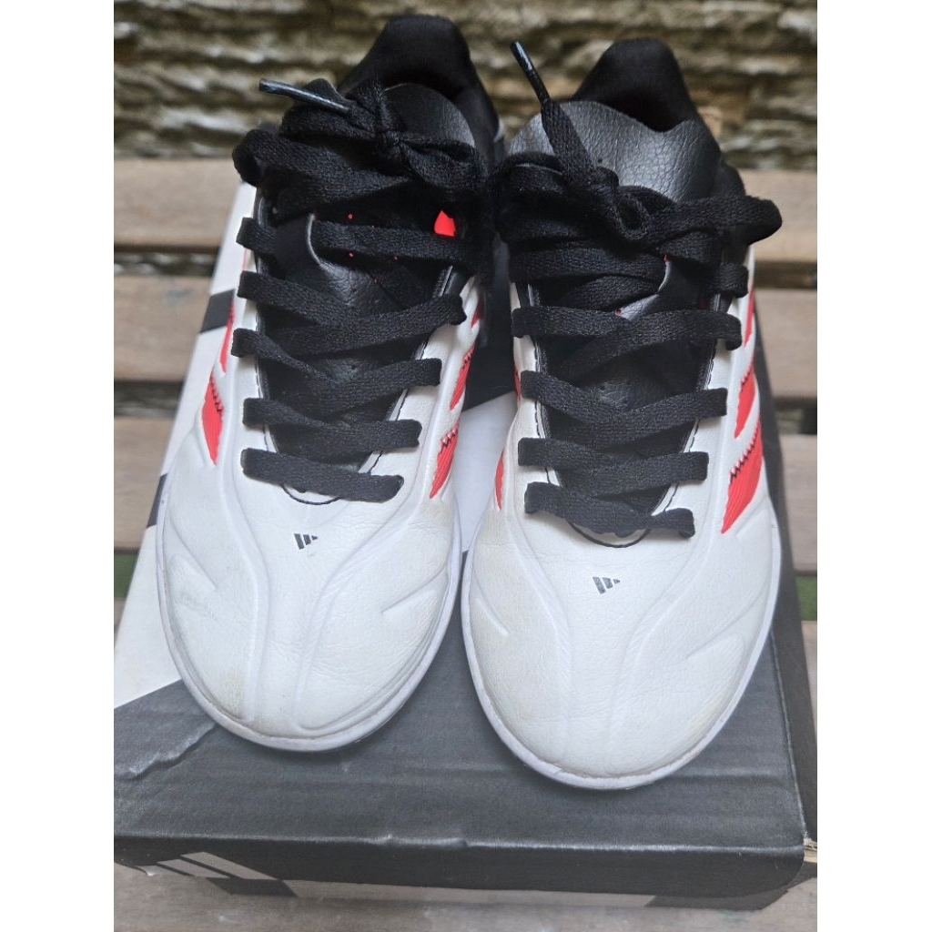 Sepatu futsal anak Adidas 100 % original ( Preloved )