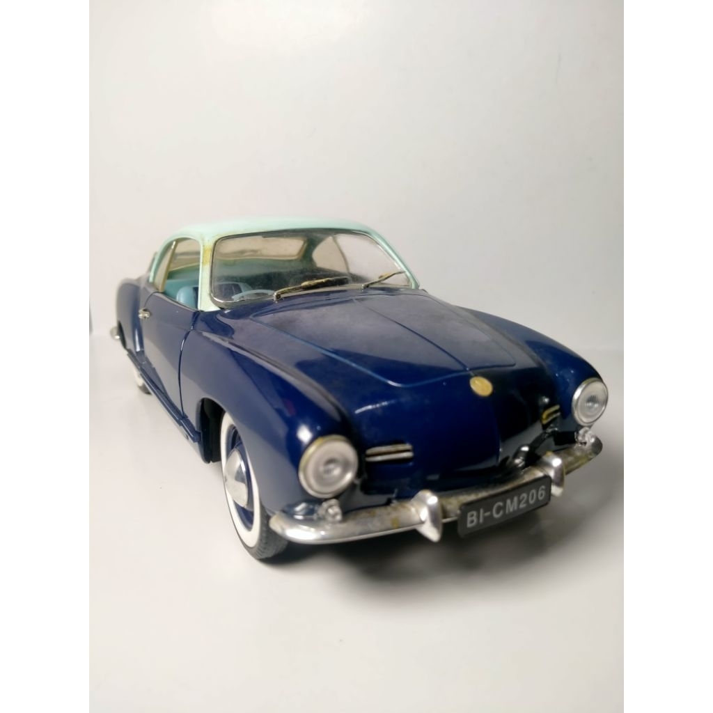 Diecast SOLIDO Vw Karmann-Ghia 1957 1:18 Loose