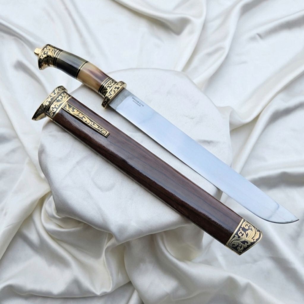 WARUNG PISAU TJIBATOE | Golok bohler k110 sembelih 30cm tanduk bule kuningan batik etching