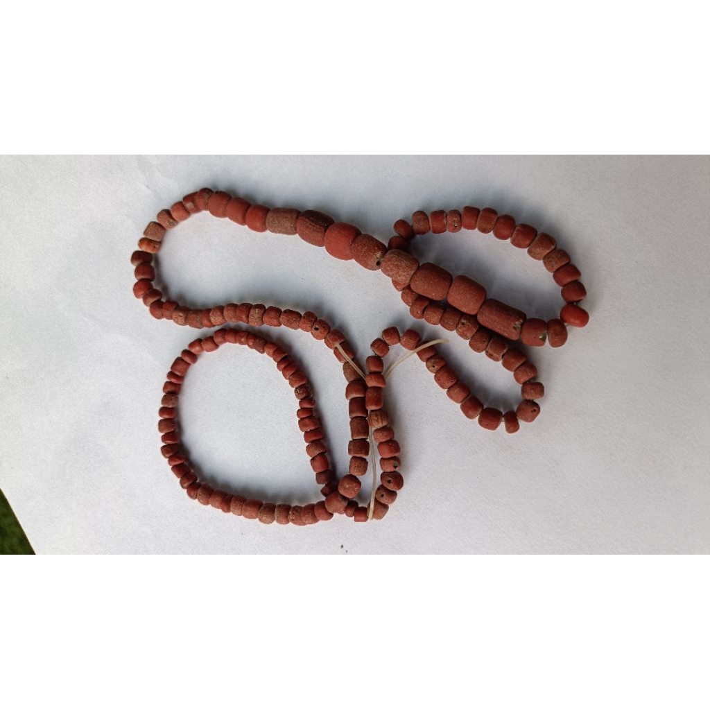 kalung manik terakota era majapahit barang temuan