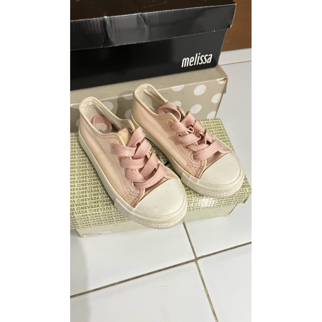 preloved sepatu anak nevada