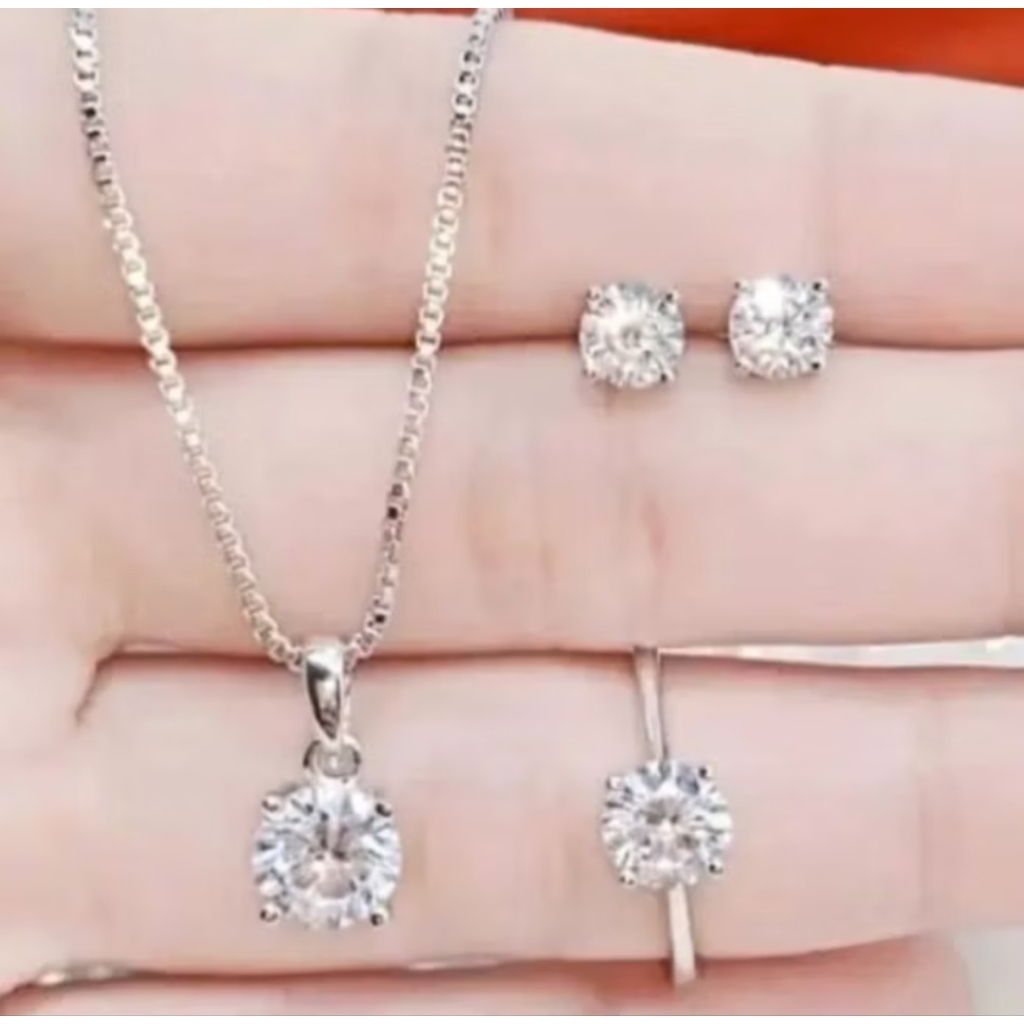 Satu set perhiasan silver titanium permata satu