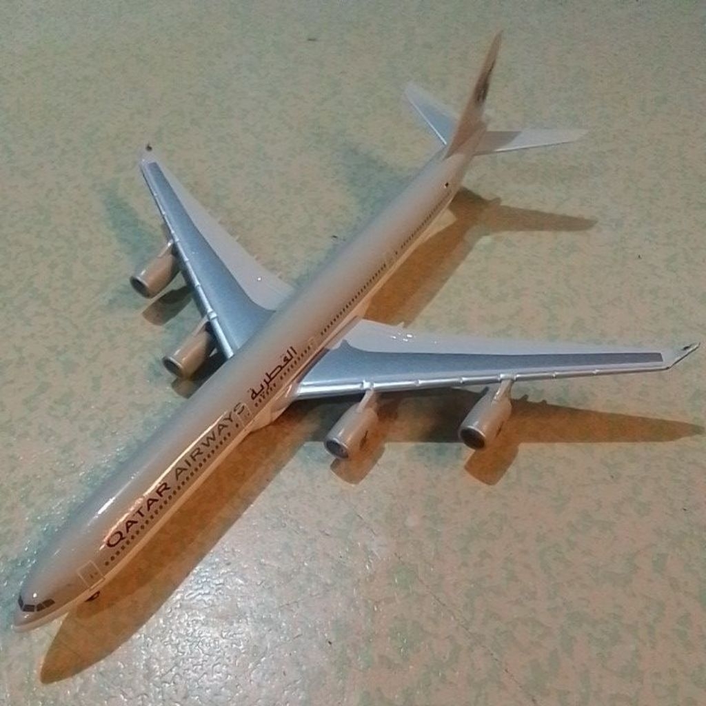 Diecast Herpa Qatar Airways Airbus A340-600 1:500 (Collector's Item)