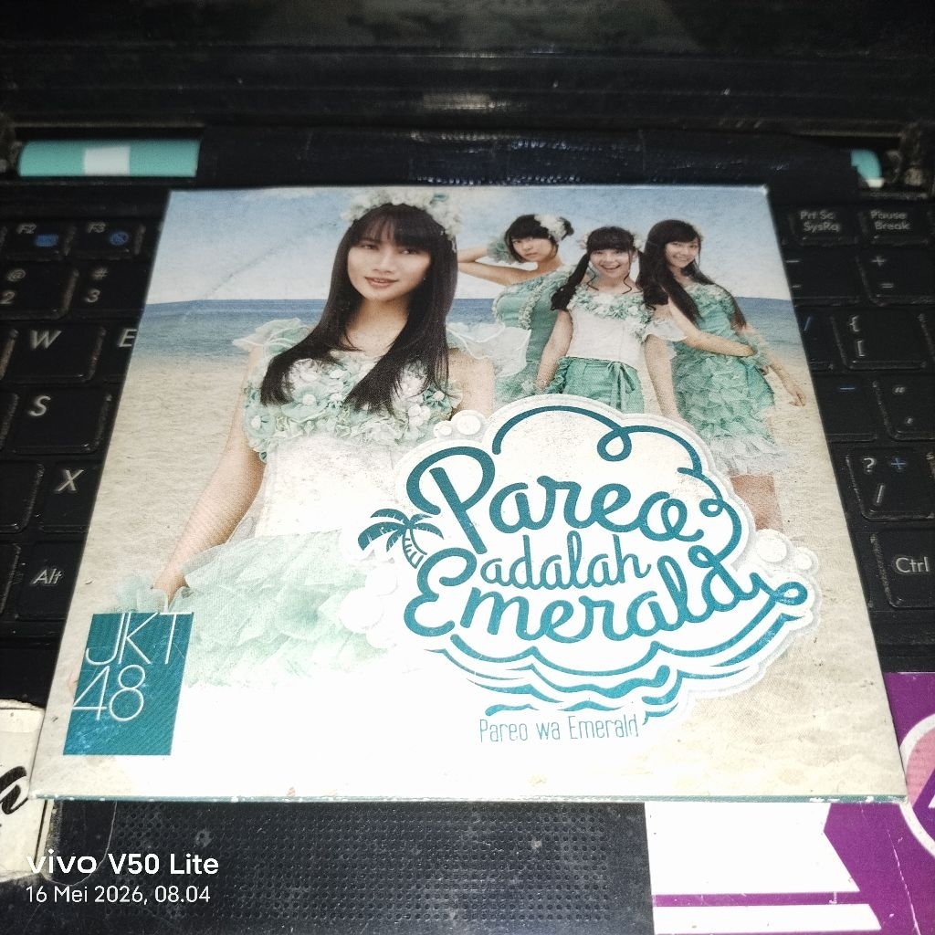 CD Original JKT48 Pareo Adalah Emerald