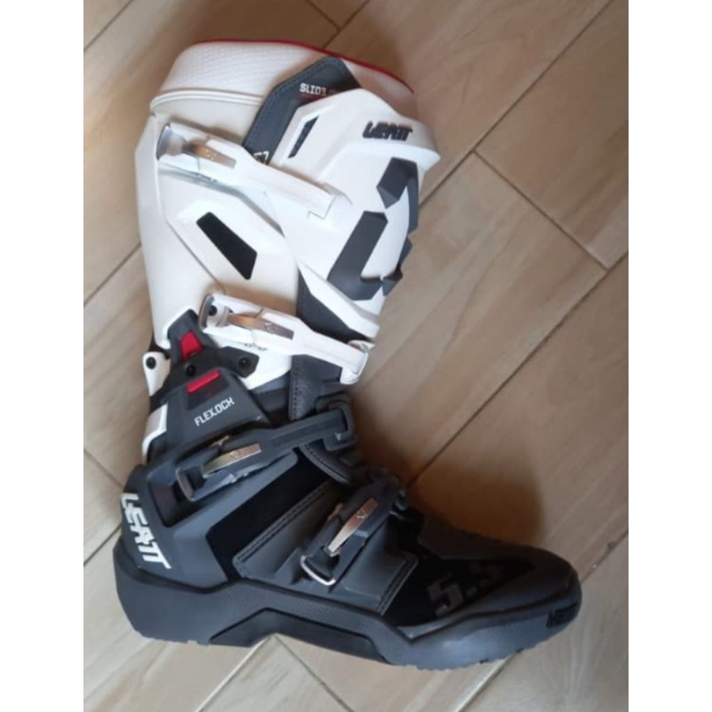 SEPATU LEATT 5.5