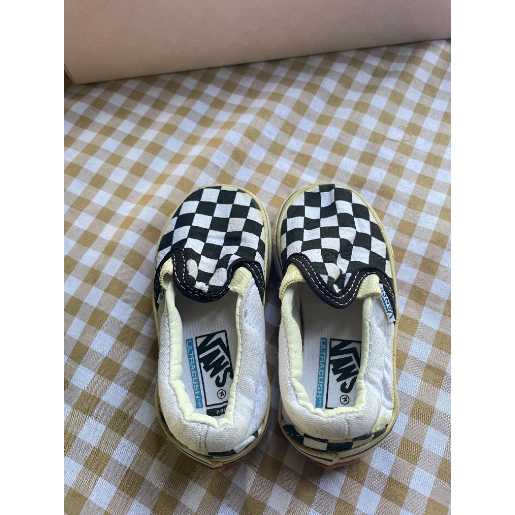 preloved sepatu vans anak slip on catur