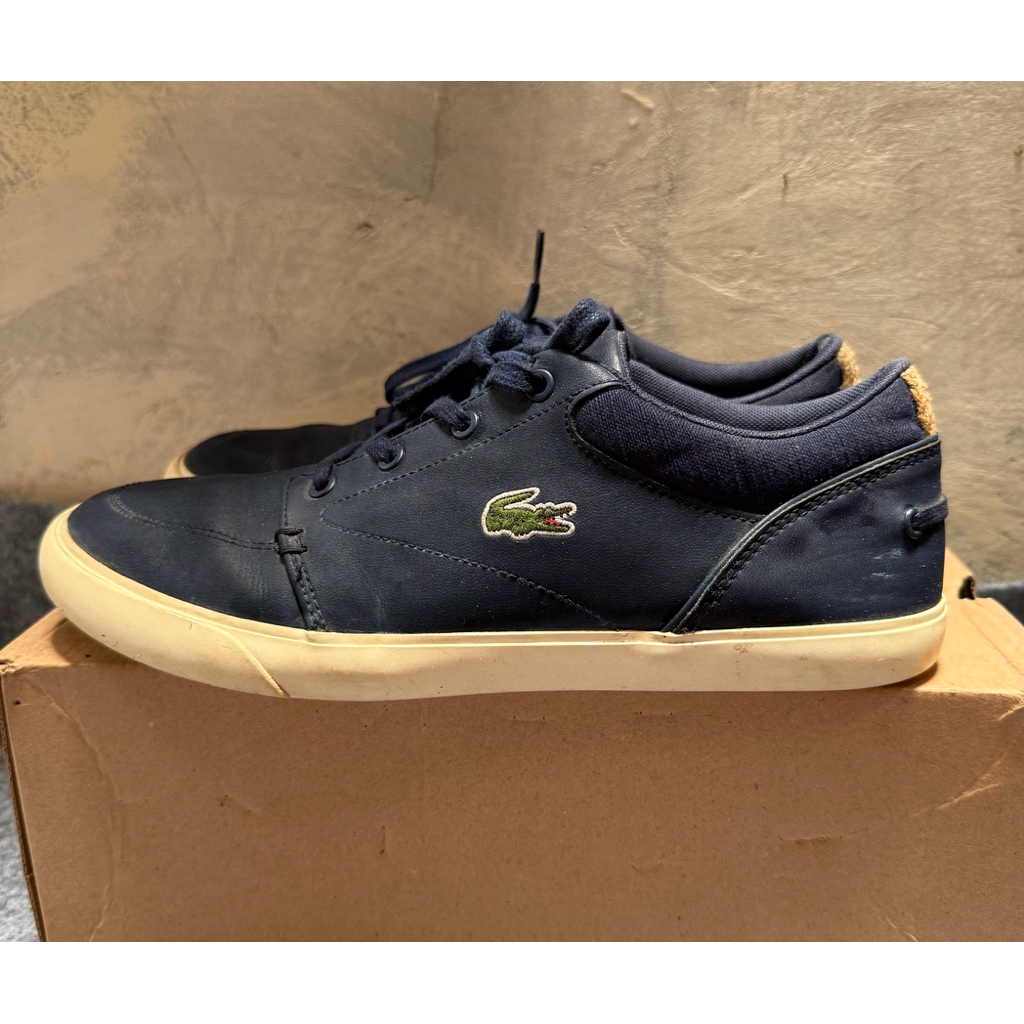 Sepatu Lacoste