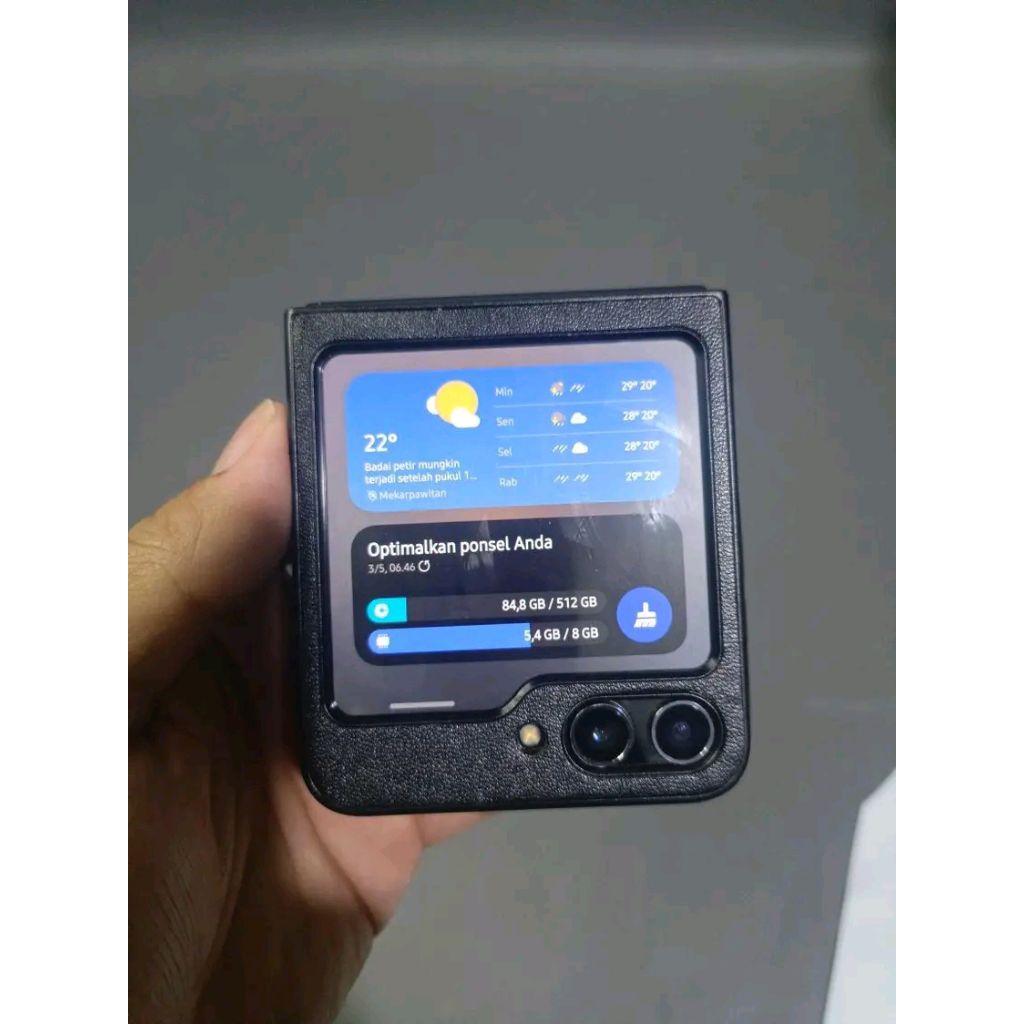 Samsung Z Flip 5 8/512GB Minus Pas Lipatan ada garis