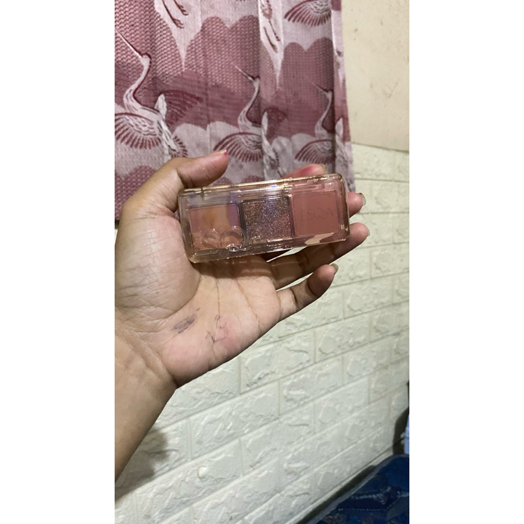 Eyeshadow Esqa