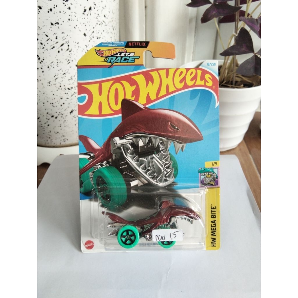 Hot Wheels Shark Bite HW Mega Bite
