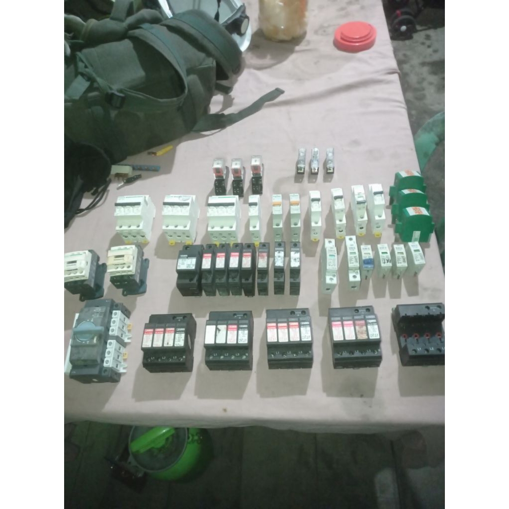 Aresterphoenix,mcb scheneider,secomec,cos