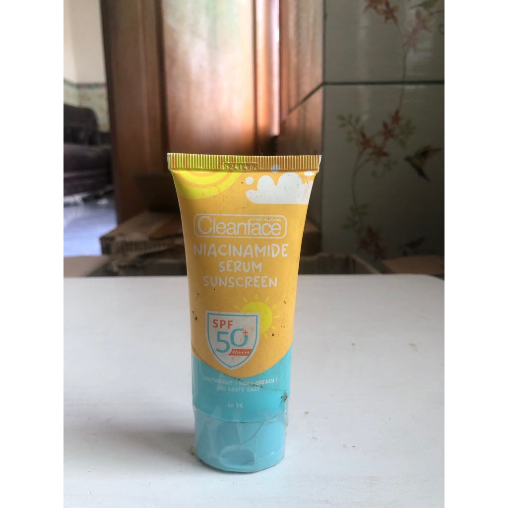 (Reject Kemasan) Cleanface Niacinamide Serum Sunscreen SPF 50 PA ++++