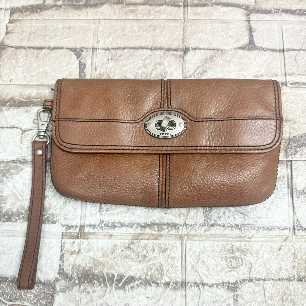 642# NET-Preloved Fossil Maddox Wristlet Clutch Brown