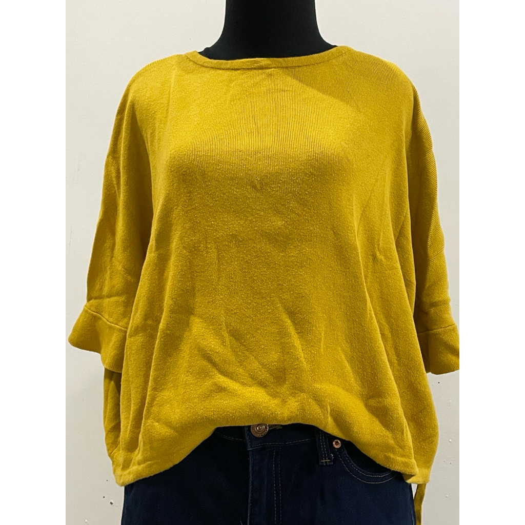 Kaos knit kuning kunyit preloved
