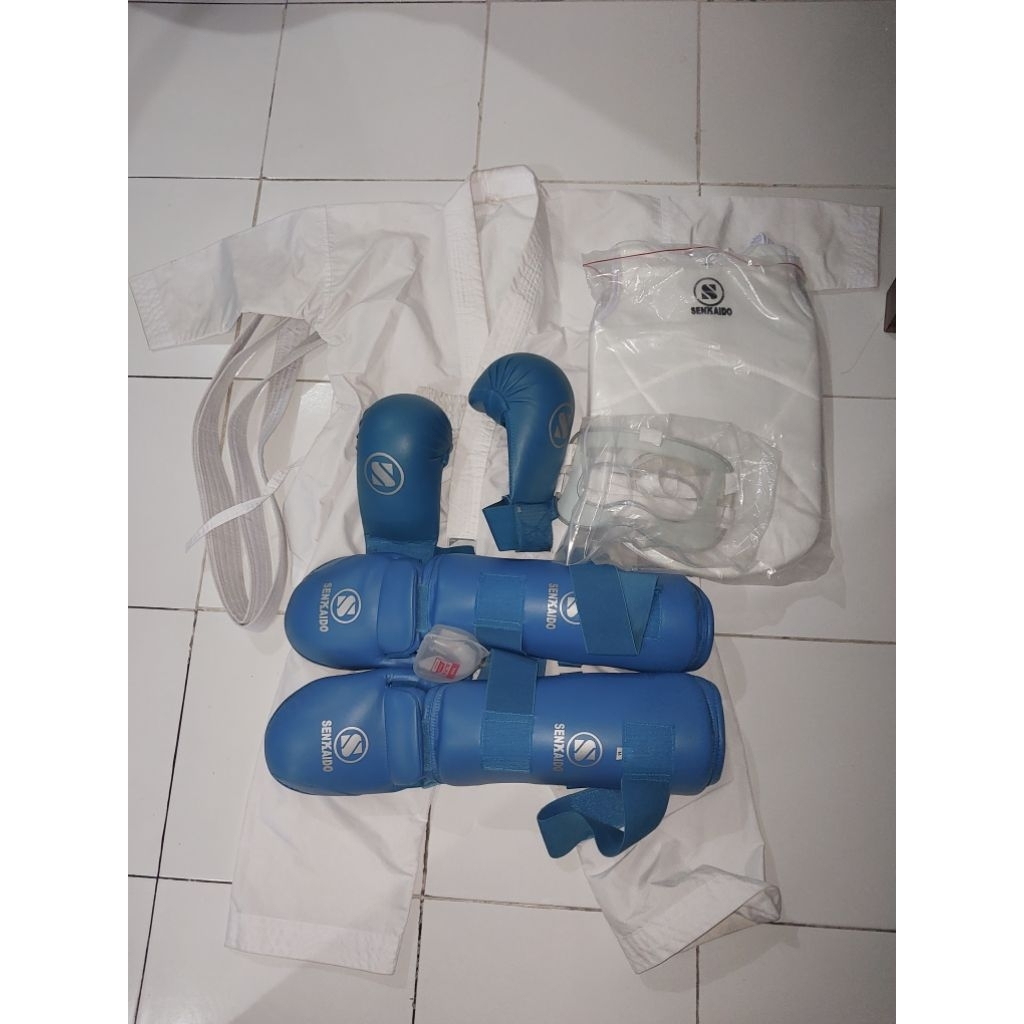Tegi Karate Kumite satu set.