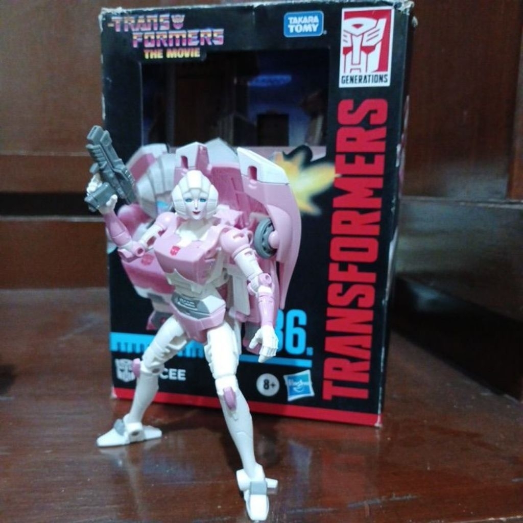 Studio Series 86 Arcee BIB