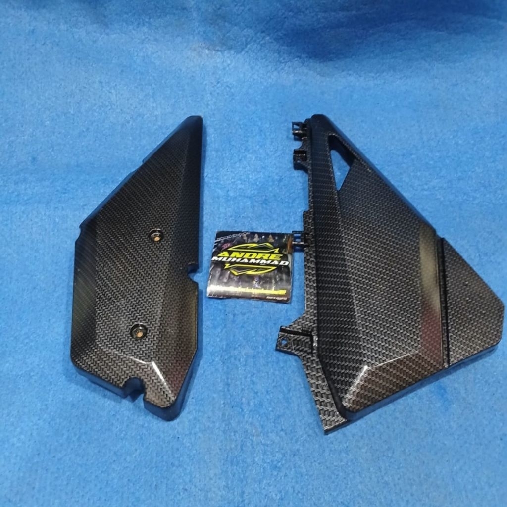 SAMBUNGAN BODY KIRI / KANAN BAWAH TUTUP BOX FILTER SUZUKI SATRIA FU FI INJEKSI KARBON HITAM