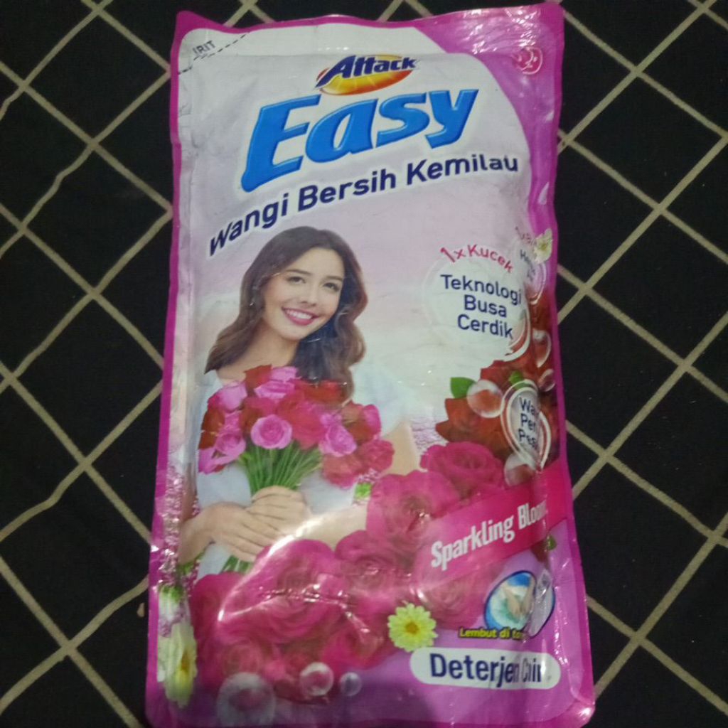 ATTACK EASY DETERJEN CAIR 750ML